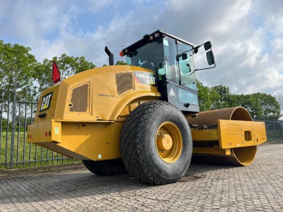 CAT CS66 roller demo with