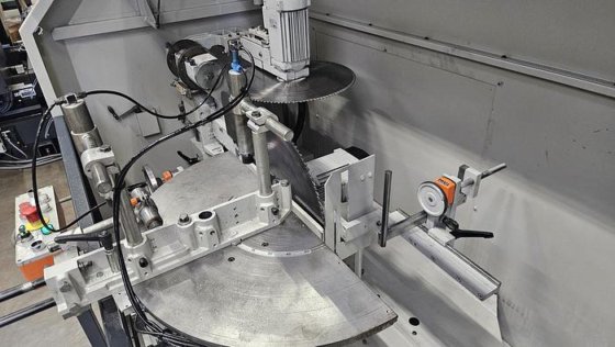 2001 Elumatec AKS 134