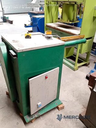 带工作台宽度分割带锯