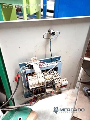 带工作台宽度分割带锯