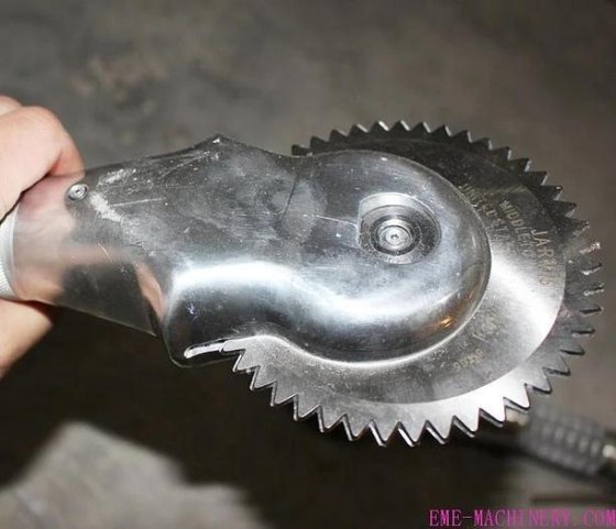 牛屠宰场 牛皮自动切割机 用于牛屠宰线的屠宰设备 切割肉类加工