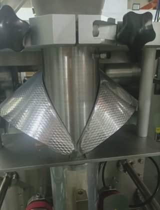 出厂价立式灌装封口机部件，包装机用制袋机