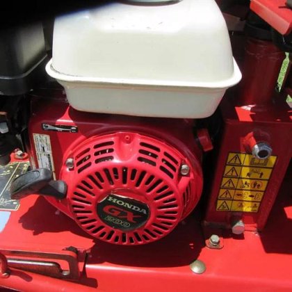 ゴルフ・グリーン・プロ・ローラー・パワー・エンジンは使いやすく、耐久性に優れています。