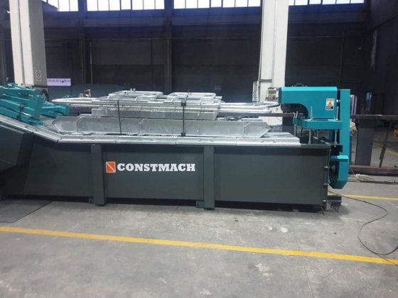 スクリュー散水