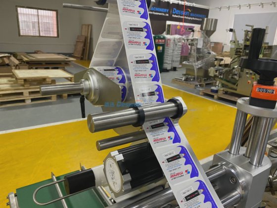 工厂用瓶圆瓶贴标机 半自动贴标设备 手动塑料玻璃瓶贴标机