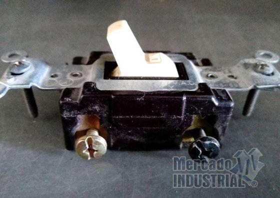 サイレントトグルスイッチ