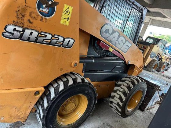 2013 CASE SR220