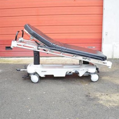 ストライカー輸送カート