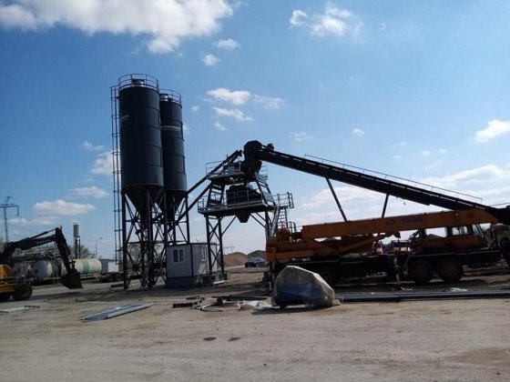 固定式混凝土搅拌站 60 立方米/小时，2 年保修