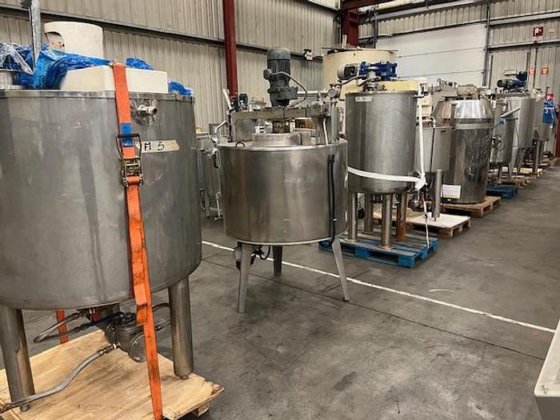 Chocolate storage tanks