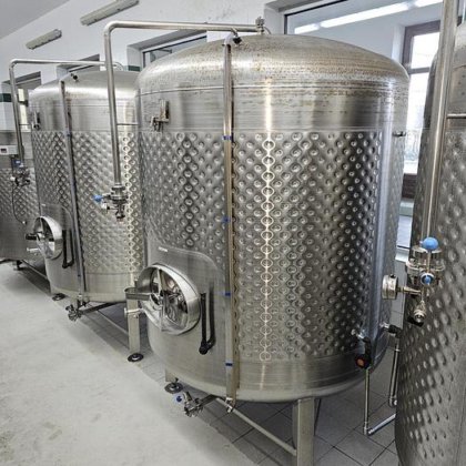 貯蔵タンク(6個)