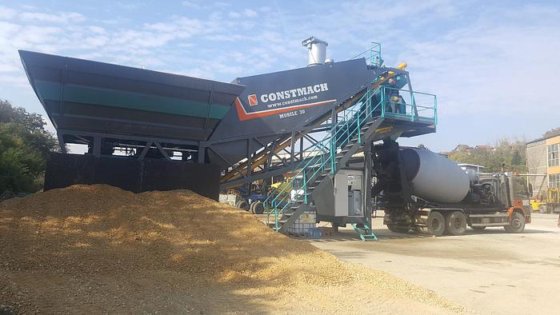 移动混凝土搅拌站