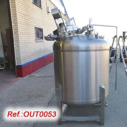 約1,350リットルのステンレス製貯蔵タンク。