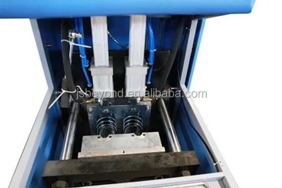 半自动 PET 塑料水瓶制造机