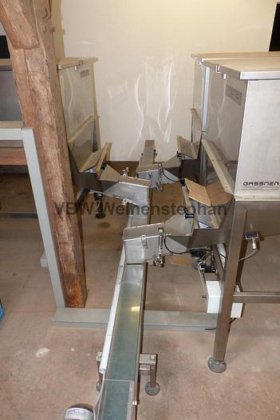 automatic caps loading system