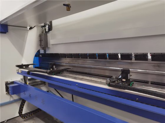 販売のための CNC の油圧出版物ブレーキ鋼板の曲がる機械価格