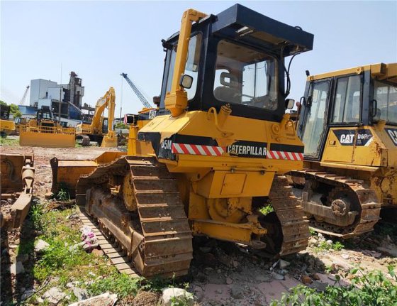 CAT D5M