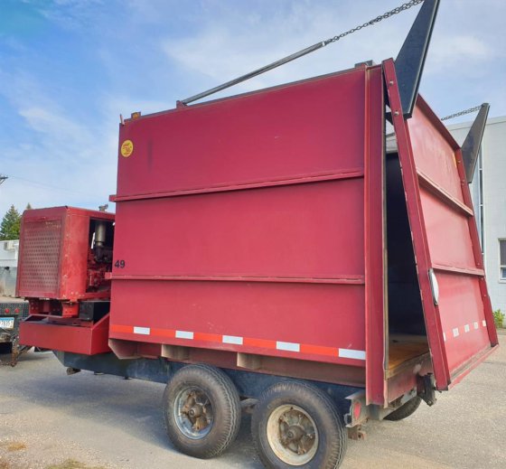 Giant Vac Leaf Vacuum 80HP 378 ft³/14 yd³ SelfContained Trailer