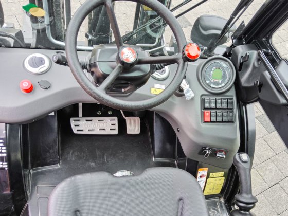 g06569 - マニトウ MC 30-4