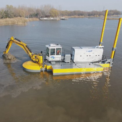 Dredger anfíbio com estacas e