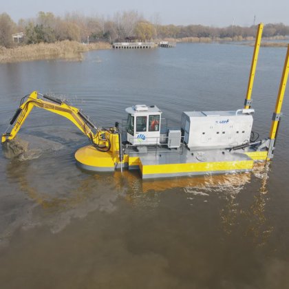 Dredger anfíbio com estacas e