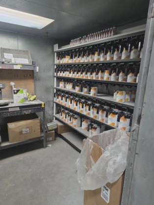 PAINT MIX ROOM
