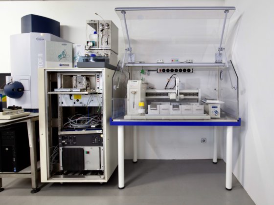 Bruker MicrOTOF II TOF MS