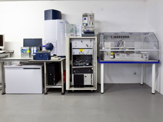 Bruker MicrOTOF II TOF MS