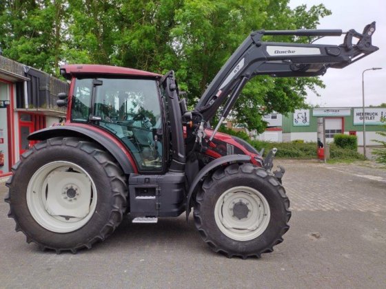2022 Valtra G135 Active