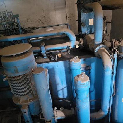 2013年二手九成新立式铣床