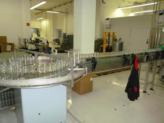 ガラス瓶充填工場