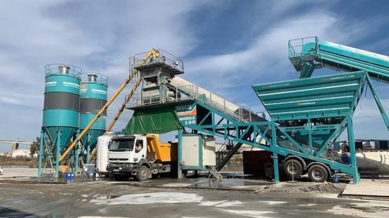 100立方移动混凝土搅拌站