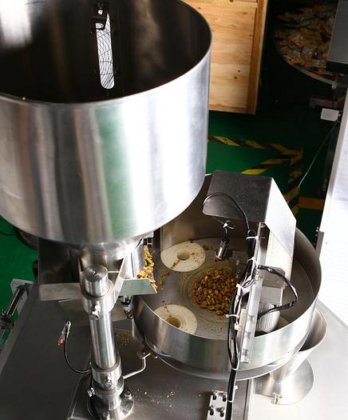 立式杯装大米颗粒自动灌装包装机