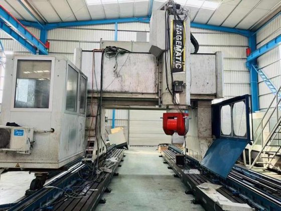 2009 HAGEMATIC five-axis machine