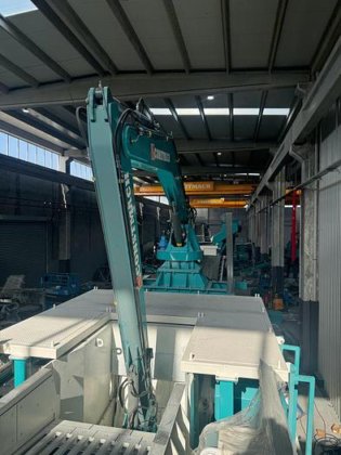 リモートコントロール操作が可能な堅牢な油圧ブレーカー