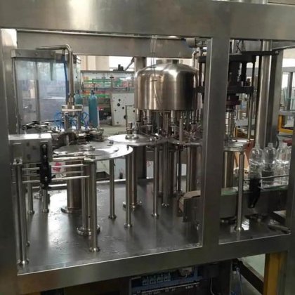 全自动 PET 瓶装矿泉水洗瓶灌装旋盖机