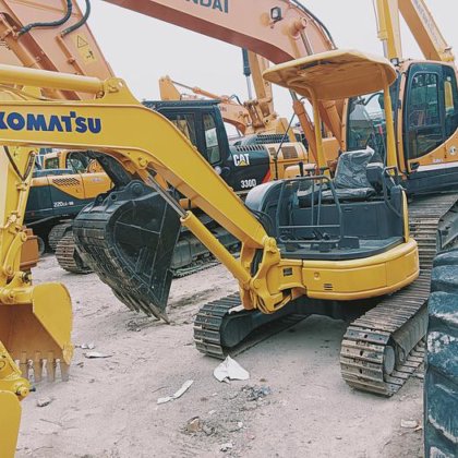 KOMATSU PC30