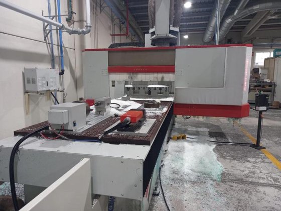 Centro de mecanizado CNC Cosmec