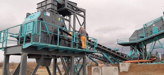 三级冲击破碎机