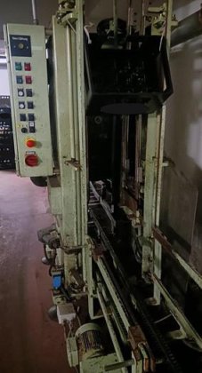 ボックススタッカー