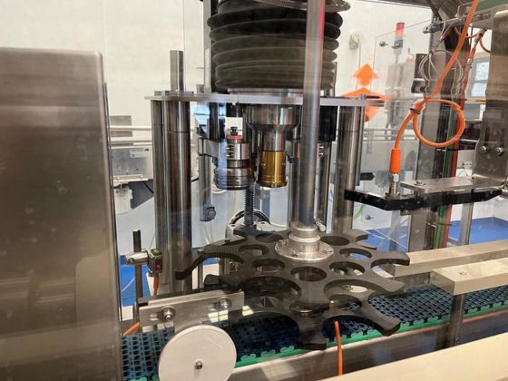 缶詰充填機とシーマー