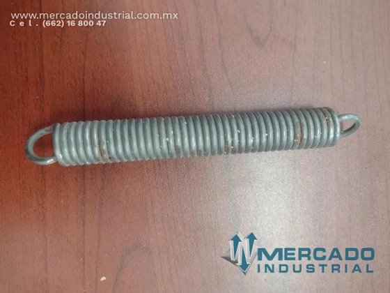 4英寸长的拉伸弹簧