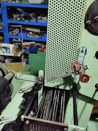 Heavy duty lifting webbing machine