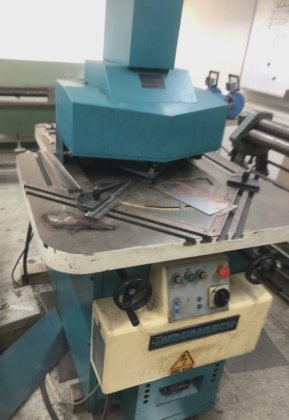 Hydraulische kerfmachine INDUMASCH VA 200/6