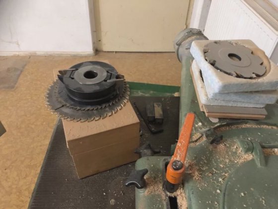 JAROMA DYFD 2 tafelfrees met