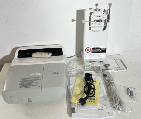 Epson H318B / EB-440W Projector, LCD Projector short distance incl ...
