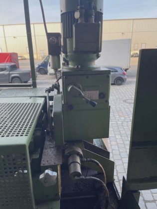 Eisele VA-0-HYD circular saw machine