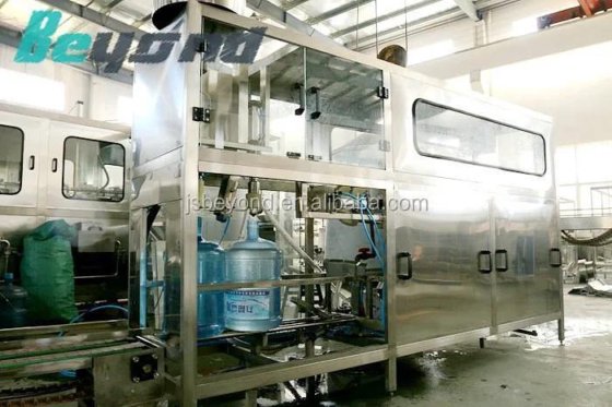 优质 5 加仑桶装纯净饮用水自动灌装和液体压盖机 高质量高性能