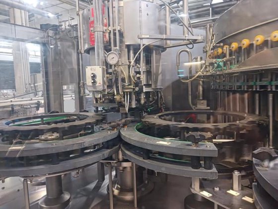 ガラス瓶充填機およびキャッパー