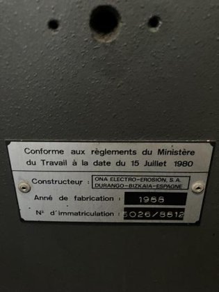 Machine à électro érosion